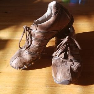 Sketchers tennis shoes